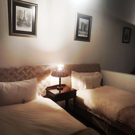Thatchings Bed And Breakfast Nottingham Road Dış mekan fotoğraf